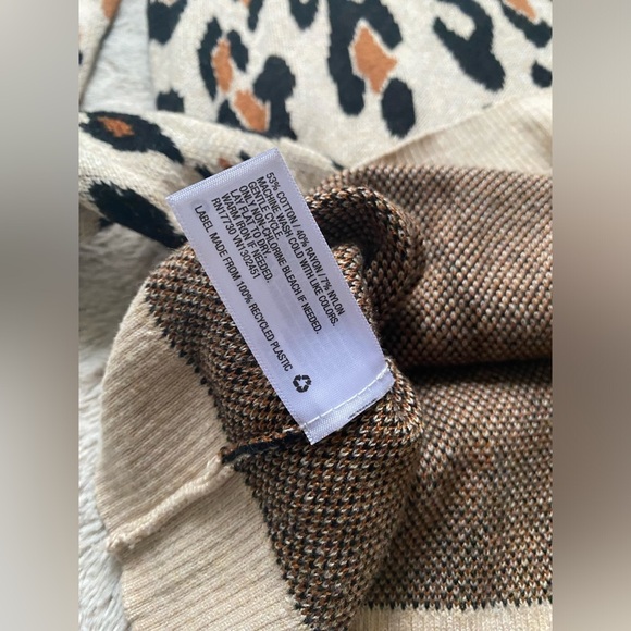 A New Day Leopard Sweater 🐾 - Picture 4 of 10